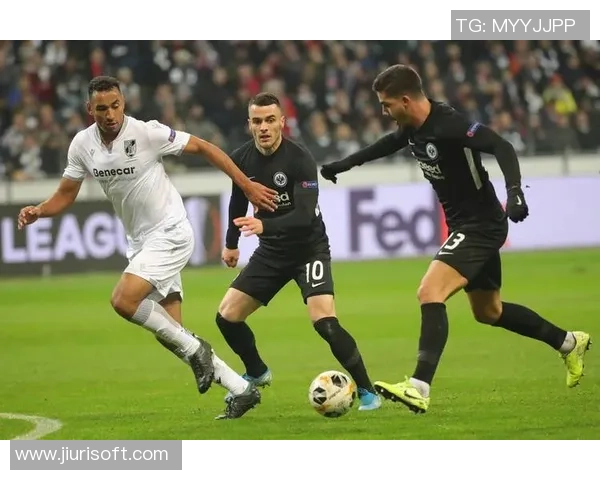 意甲激战：本菲卡狂胜巴黎圣日耳曼6比2全场沸腾的瞬间回顾