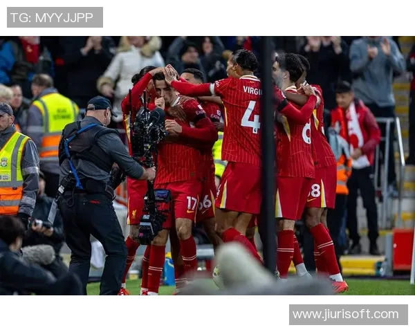 英超激战波尔图与巴萨战成平局帽子戏法引发争议判罚热议