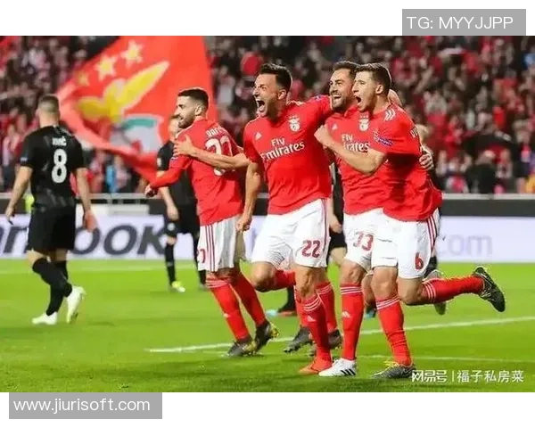 阿森纳友谊赛大胜本菲卡6-2争议判罚引发全场热议